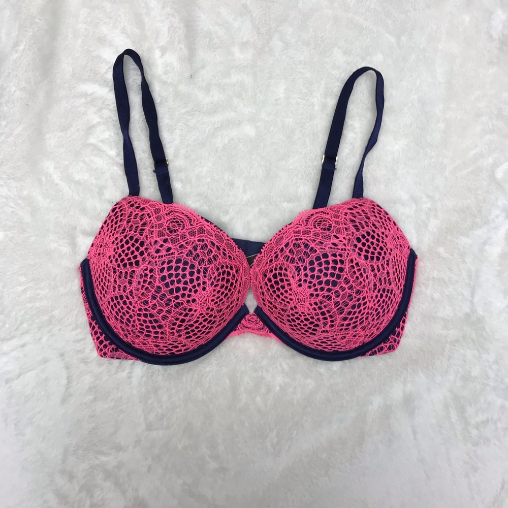 Size 34D Victoria’s Secret Lacey push up bra